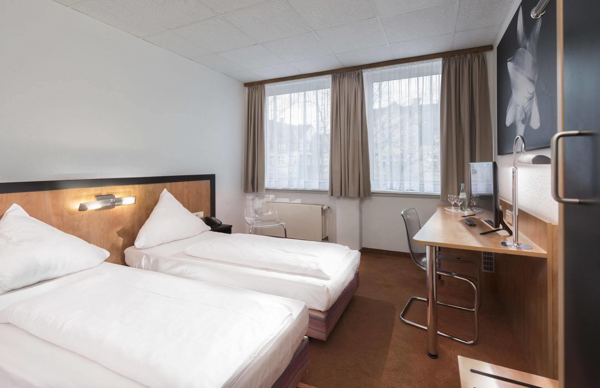 Days Inn Dortmund West Exterior photo